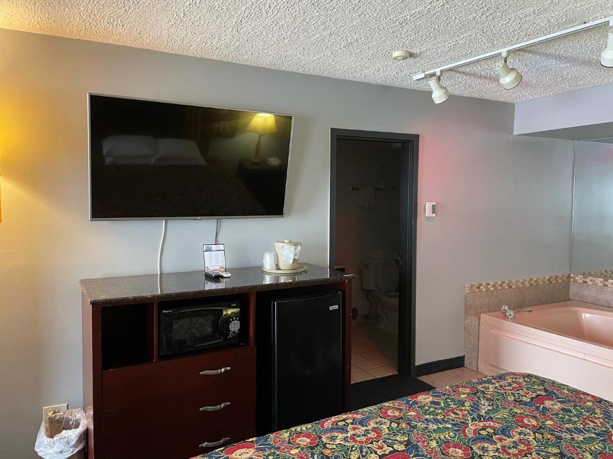 American Inn And Suites 컨츄리사이드 외부 사진