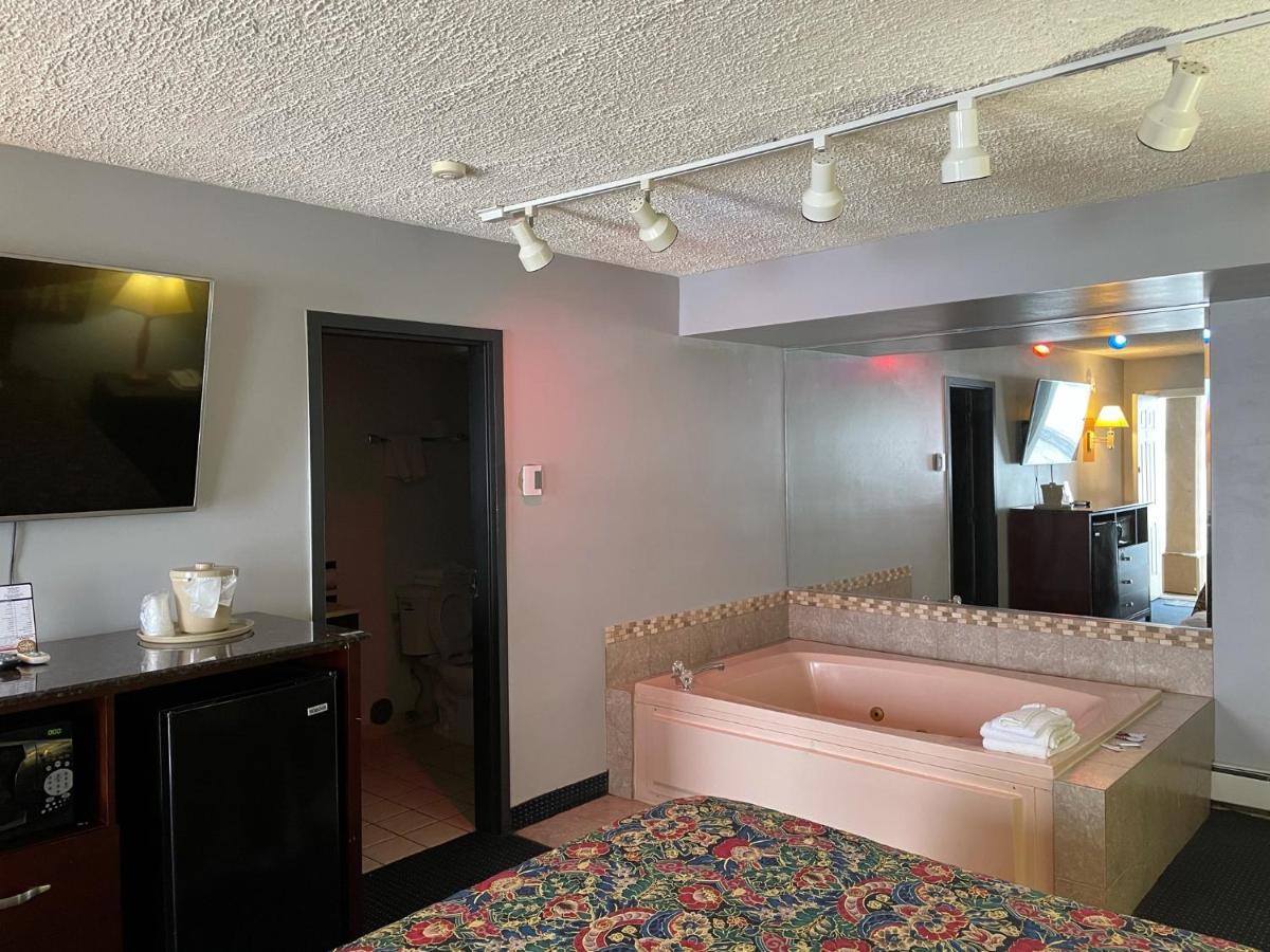 American Inn And Suites 컨츄리사이드 외부 사진
