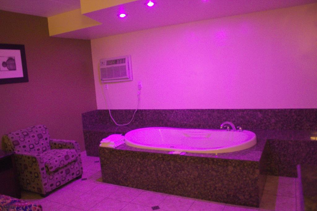 American Inn And Suites 컨츄리사이드 외부 사진