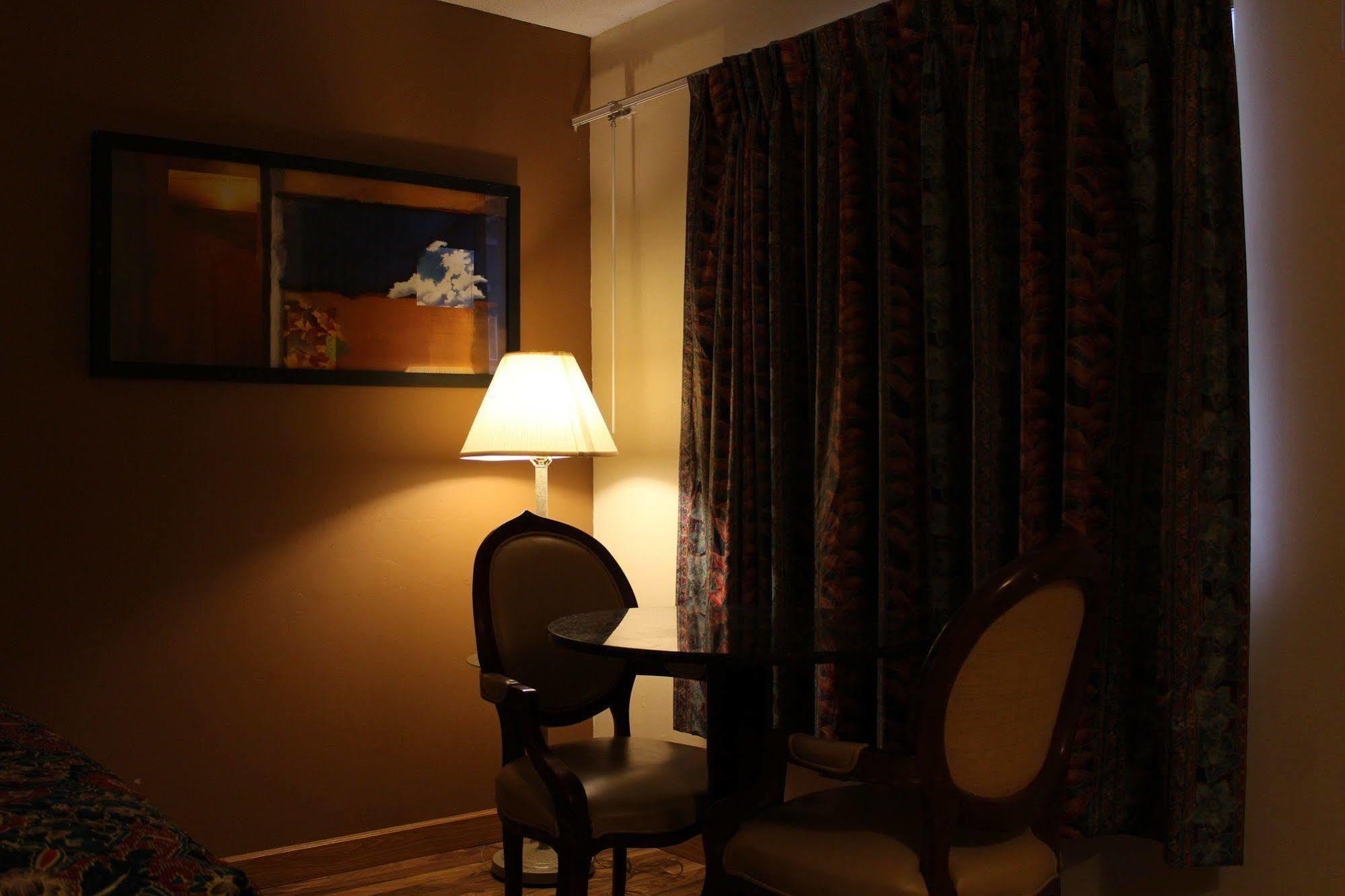 American Inn And Suites 컨츄리사이드 외부 사진