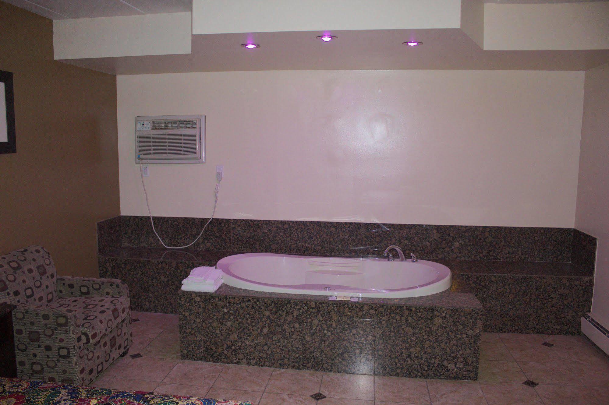 American Inn And Suites 컨츄리사이드 외부 사진